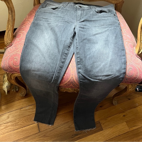 Joe's Grey Denim Jeans - Marta. W28 cut ankle - Picture 7 of 7